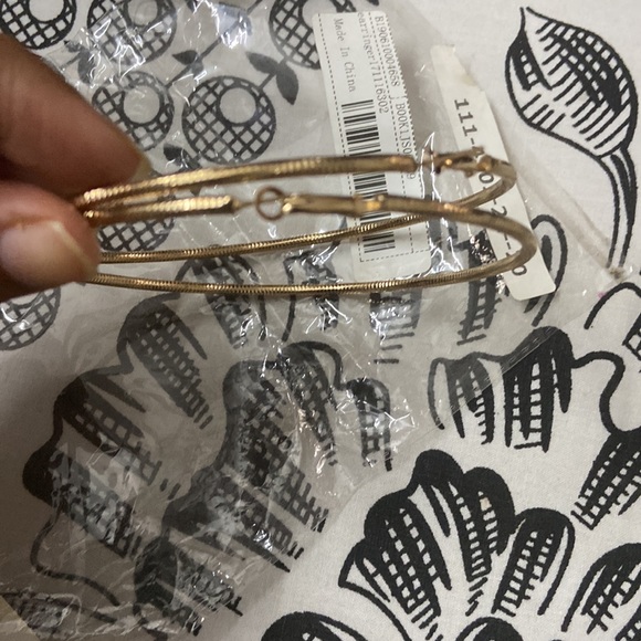 Golden hoops - Picture 3 of 3